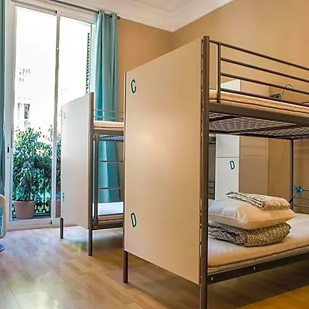 Hostel Born (adults Only) *