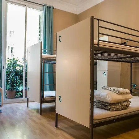 Born (adults Only) Hostel *